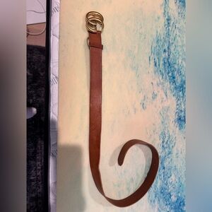 Elegant Brown Leather Belt with Gold Buckle GUCCI